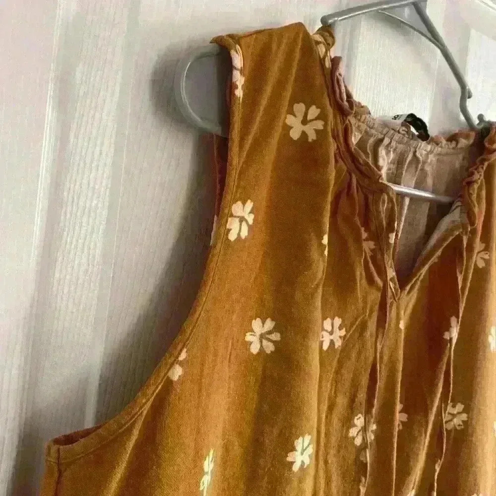 Women’s Floral Dress with Pockets! - Picture 3 of 5
